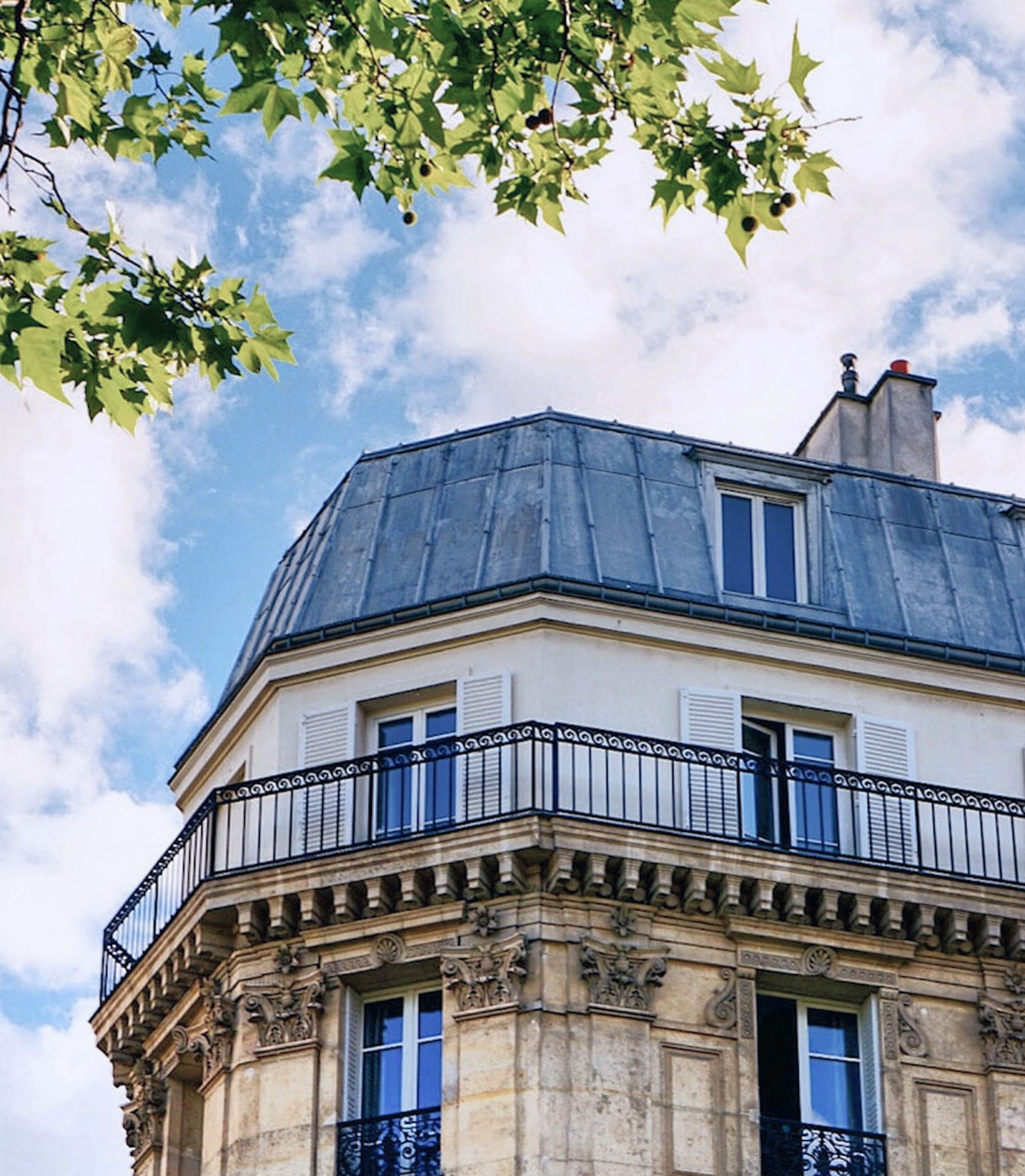 Façade d'immeuble haussmannien à Paris